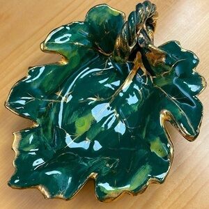 𝅺vintage decorative grape leave